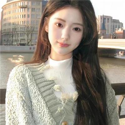 戴脚镣的女孩